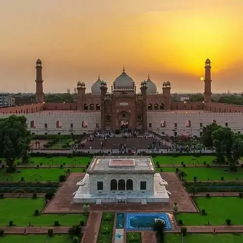 Badshahi Mosque and Hazuri Bagh at sunset