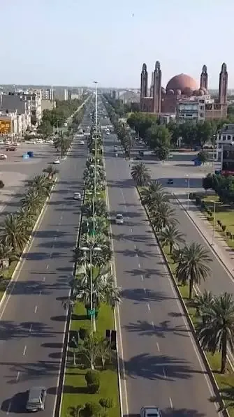 Palm lined boulevard in Lahore